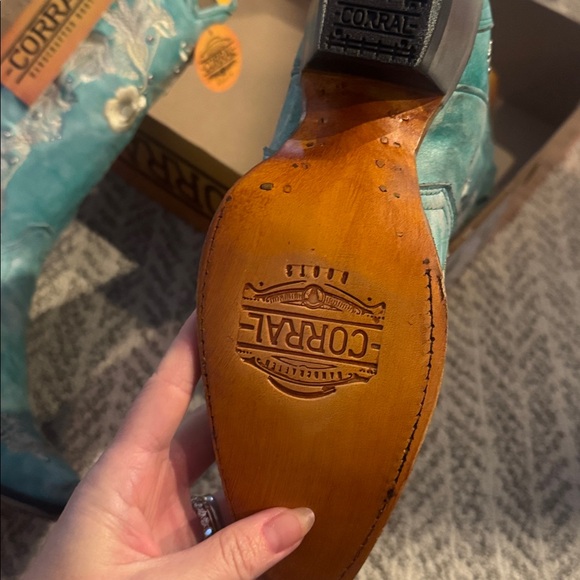 CORRAL BOOTS
Leather Embroidered Floral Western Boots 7.5 turquoise - Picture 10 of 10